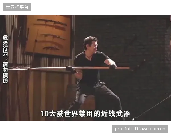 加拿大队的快速反击是其最致命的武器，中场完成抢断后的第一时间出球将直接威胁对手的防线身后。